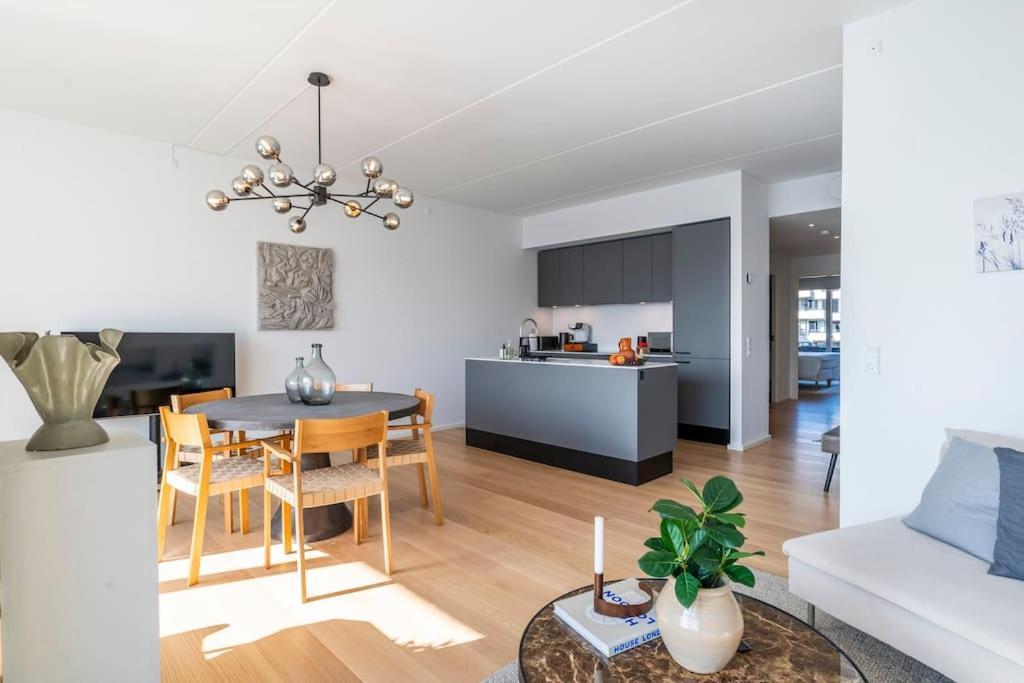 Brand New & Full Sea View In Leilighet *